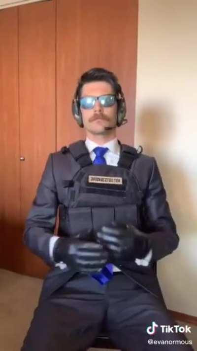 The best warden cosplay i have ever seen.. credits: evanormous on tiktok