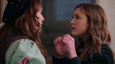 Julia Lester &amp; Saylor Bell Curda (HSMTMTS s04e08 - Born to Be Brave)