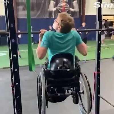 Wheelchair bound boy does 11 pull ups in a row