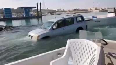 Bad day at the boat ramp... just because you can buy a boat doesn't mean you should.