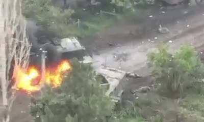 Russian T-80 destroyed two Ukrainian MRAPs in Donetsk oblast.