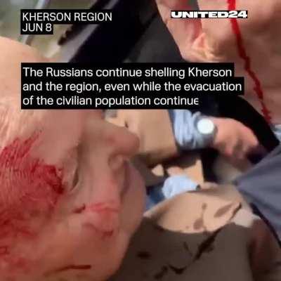 Right now Russian terrorists are shelling the evacuation sites in the Kherson region. Here's the first video of an elderly man injured by missiles derbis.