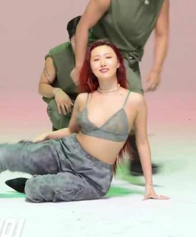 Mamamoo Hwasa - Almost