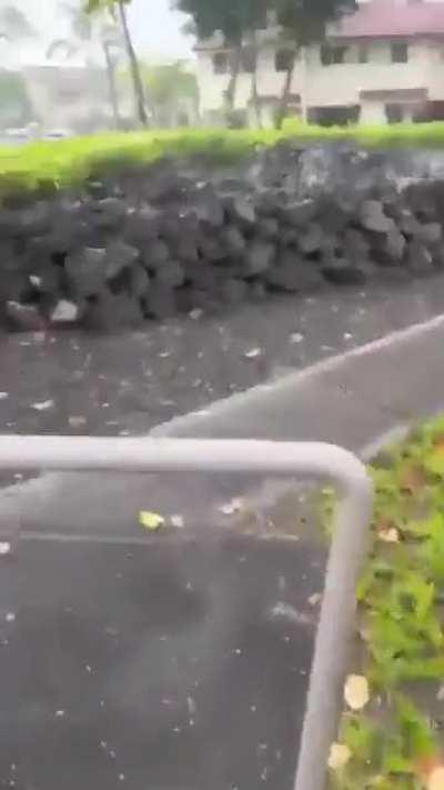 🔥 Massive waves crashing over the Keauhou Kona Surf &amp;amp; Racquet club in Hawaii.