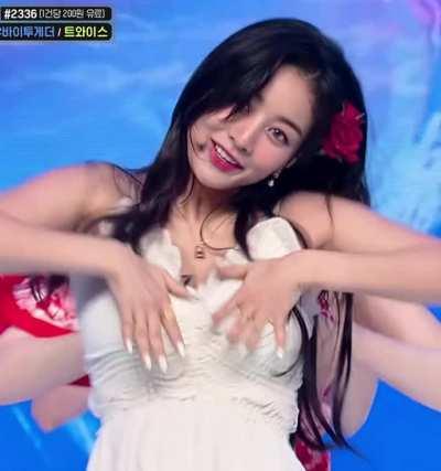 Jihyo - red rose in hair, short white dress, alcohol free performance