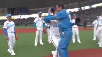 A mound charge at Saitama Seibu Lions Old Timers Game