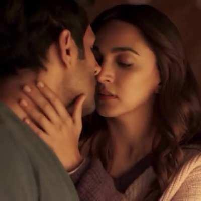 Kiara Advani Lip lock 