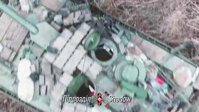 A Ukrainian drone finishing off a russian T-90M with a grenade