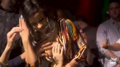 Cardi B Lets fans grope her