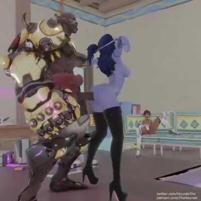 Doomfist punishes Widowmaker (thehounde)