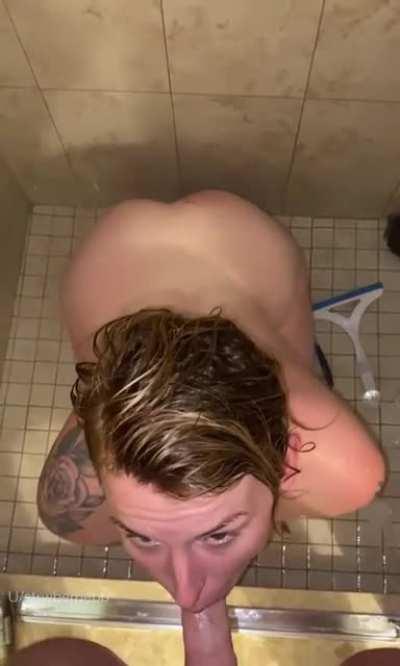 Love sucking his cock while I’m in the shower ❤️