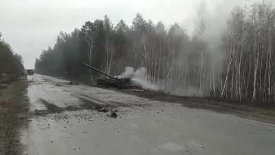 Alleged Russian tank burns in Ukraine 27/02/2022