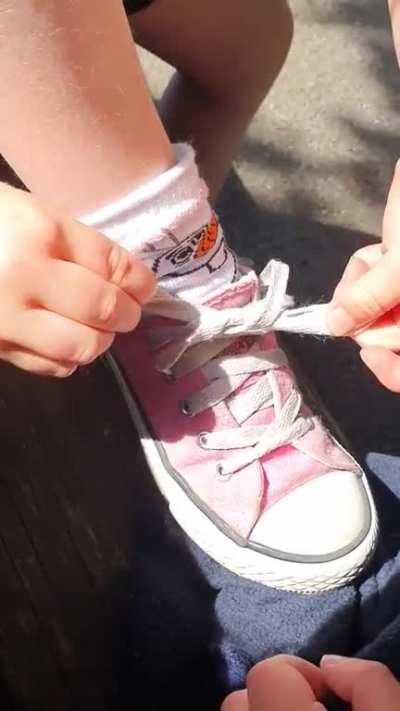 If your kid struggles to tie laces, teach them to do it the 'easy way'