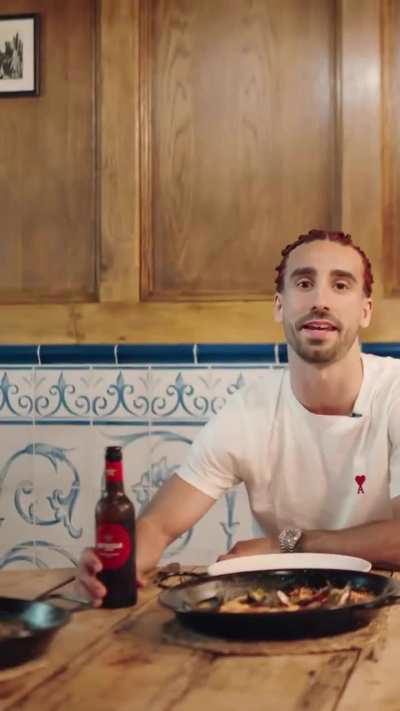 Marc Cucurella on Estrella beer advertisement 🇪🇸