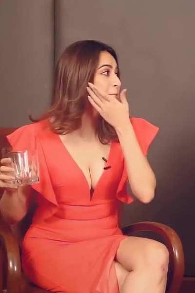 Kriti Kharbanda Red ♥️ hotness 🔥