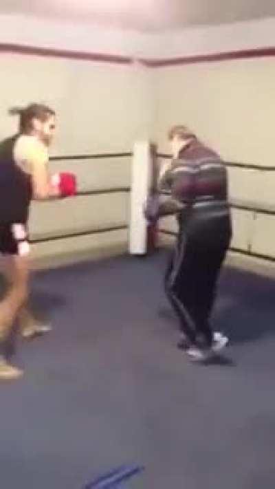 Old Boxer vs Amateur