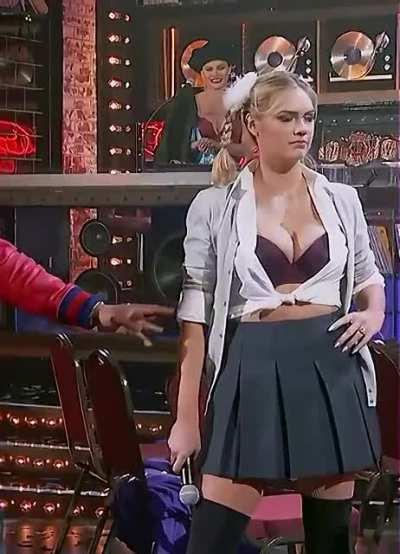 Kate Upton flashing her ass