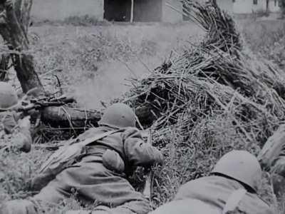 Corpo di Spedizione Italiano in Russia (Italian expeditionary corp in russia) engages in combat using a Fucile Mitragliatore Breda modello 30 on the Eastern Front in 1941