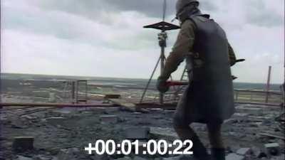 The real footage of Soviet workers cleaning the roof of the Chernobyl powerplant after its meltdown