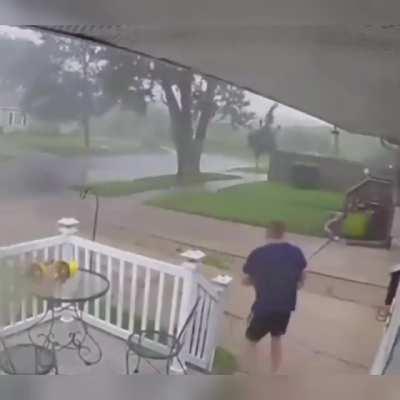 Man dodged falling tree