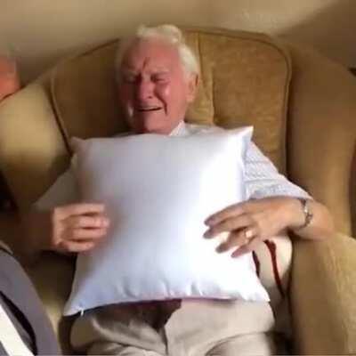 When Kia, a caregiver at a nursing home in Preston, England, noticed her patient, Ken had been sleeping with a of his late wife every night, She knew she had to do something. So she gave him a pillow with the picture on it. ❤️😭