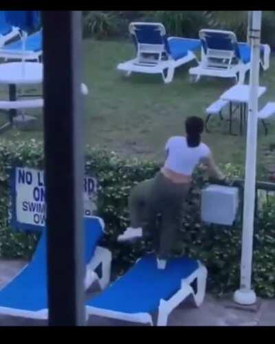 WCGW when i climb a fence