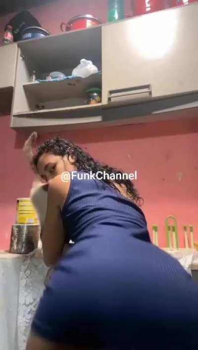 Novinho dançando funk 🤤🤤