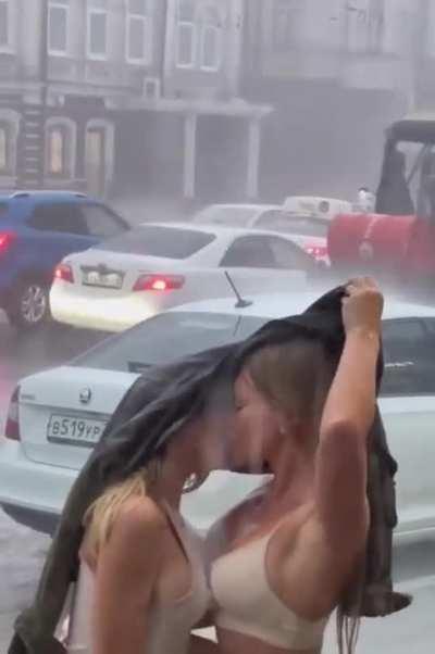 Kissing in rain is so romantic 