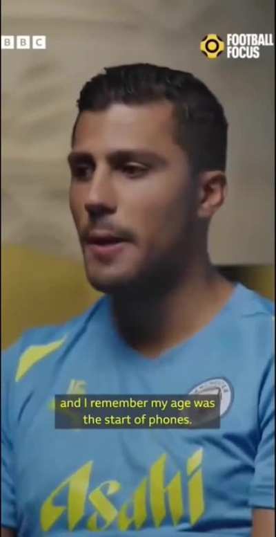 Rodri to Joe Hart about not being on social media: 