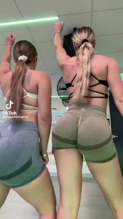 Tight juicy asses 😱🥵