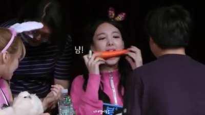 Nayeon know how to use her mouth