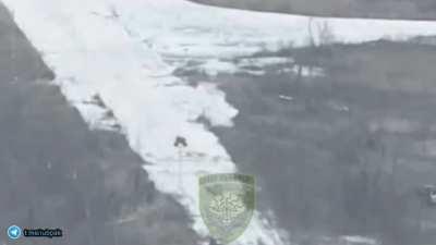 Ukrainian FPV destroys an russian ground drone that was delivering ammunition to enemy positions near Avdiivka.