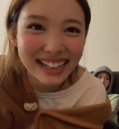 200725 Nayeon smile + Sana