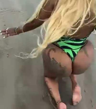 BoltedOnBooty - Video #1558