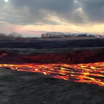 Fast-flowing lava