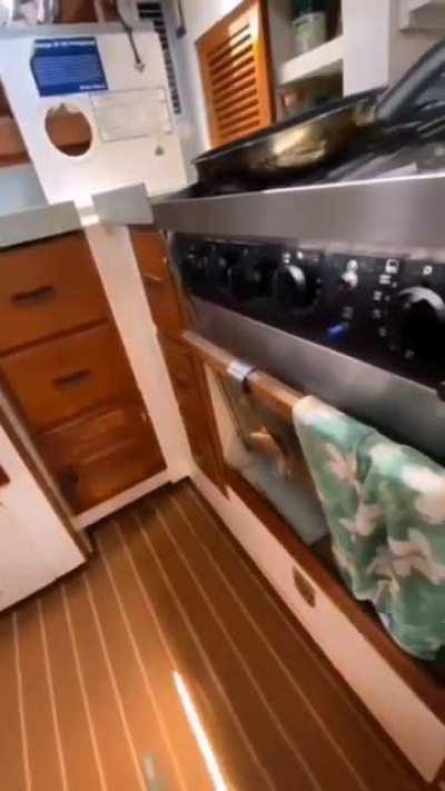 Self balancing stove/oven on a sailboat