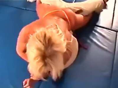 Wrestling match: Model/contortionist vs trained martial artist, if a blonde bimbo and a martial artist had a wrestling match who do you think would ended up knocked out ? Watch and see