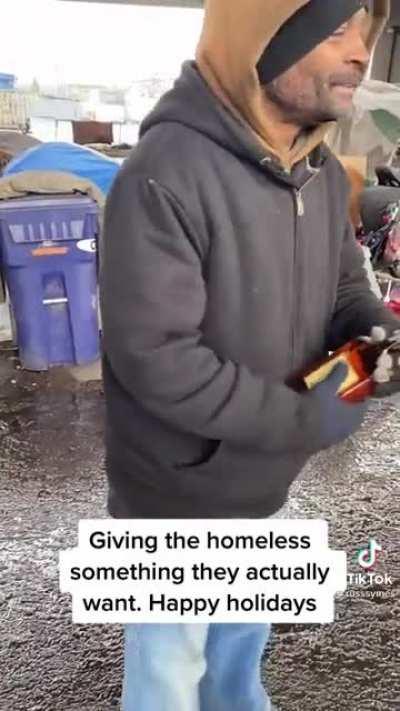 Man makes sure homeless people have a very merry Christmas.