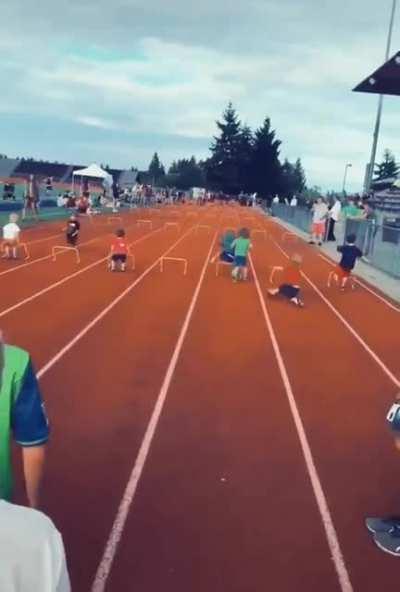 Mascot dancing to Beyoncé's Single ladies. : r/MadeMeSmile