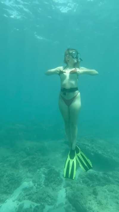 Underwater boob flash🧜‍♀️