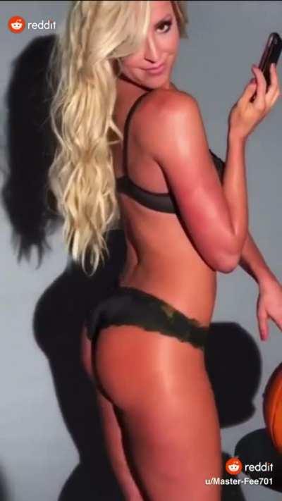 Summer Rae wobble