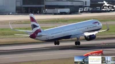 Aborted landing due to strong winds at Heathrow