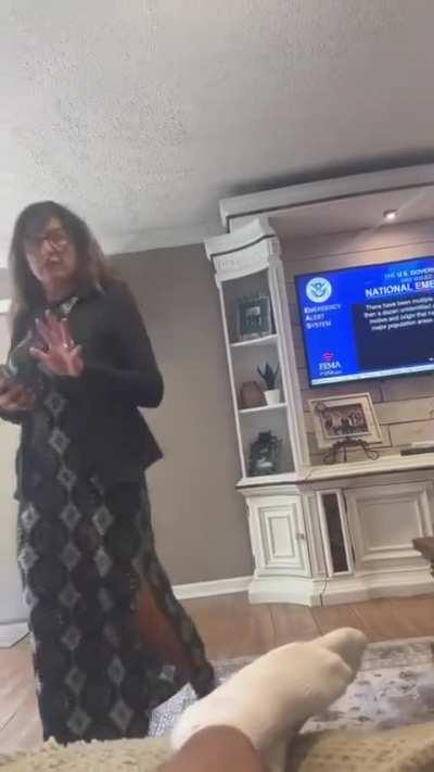 Guy pranked his mom by using a video on TV as an announcement that aliens had invaded Earth.