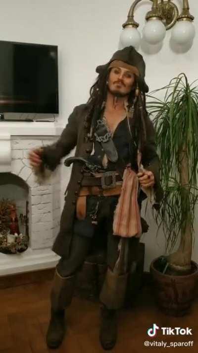 This Jack Sparrow cosplayer