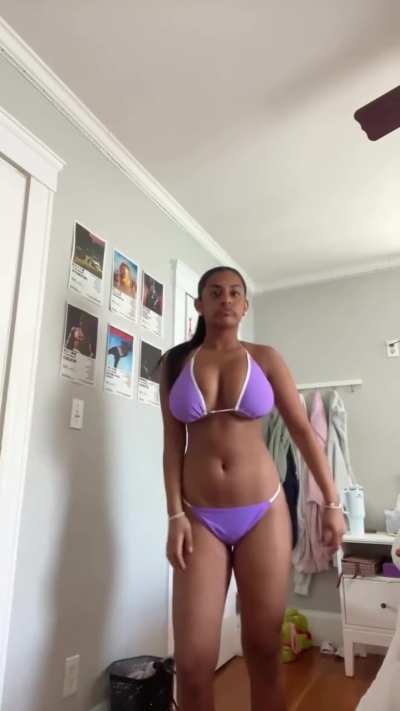 bigtitsinbikinis