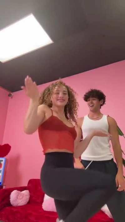  New dance. (TikTok - 5/10/23)