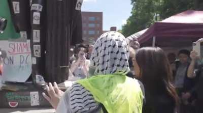 Lauren Boebert tries (and fails) to remove Palestine flag from George Washington statue