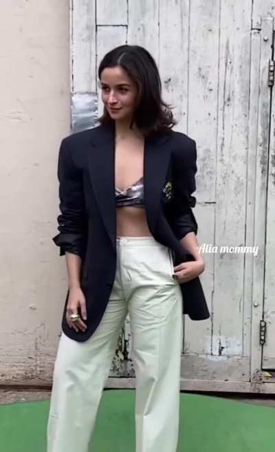 Alia bhatt hot dress today 🤤