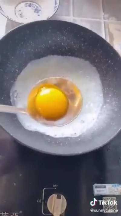 Unique way to cook eggs