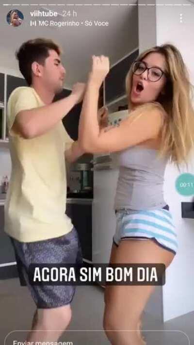 ViihTube Mechendo o BumBum